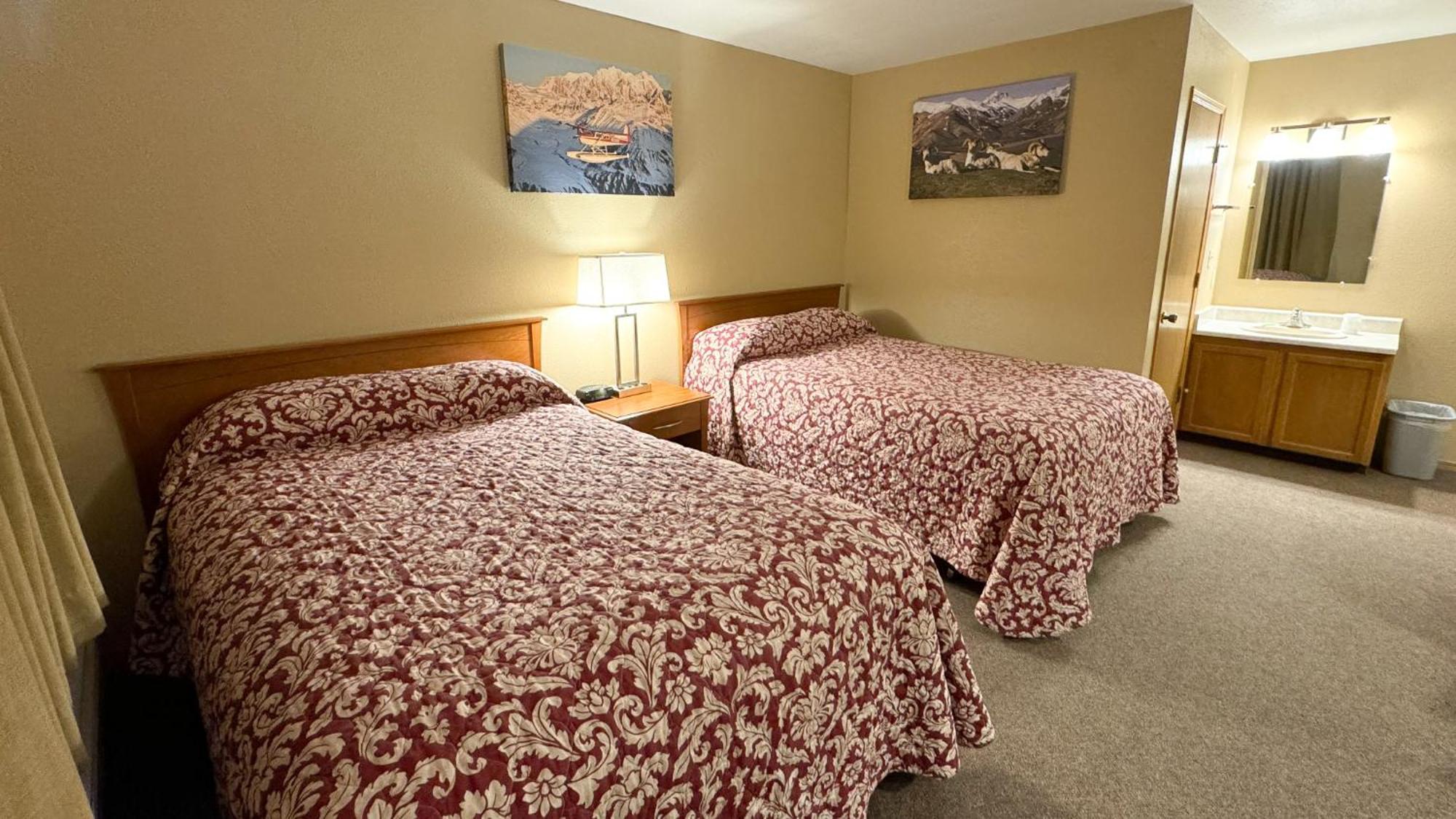 Young'S Motel Tok Exterior photo