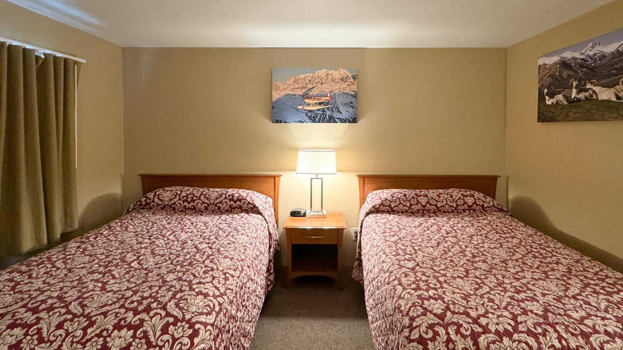 Young'S Motel Tok Exterior photo
